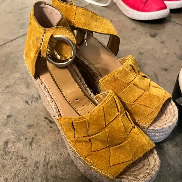 Marc Fisher Wedges - Picture 3 of 3